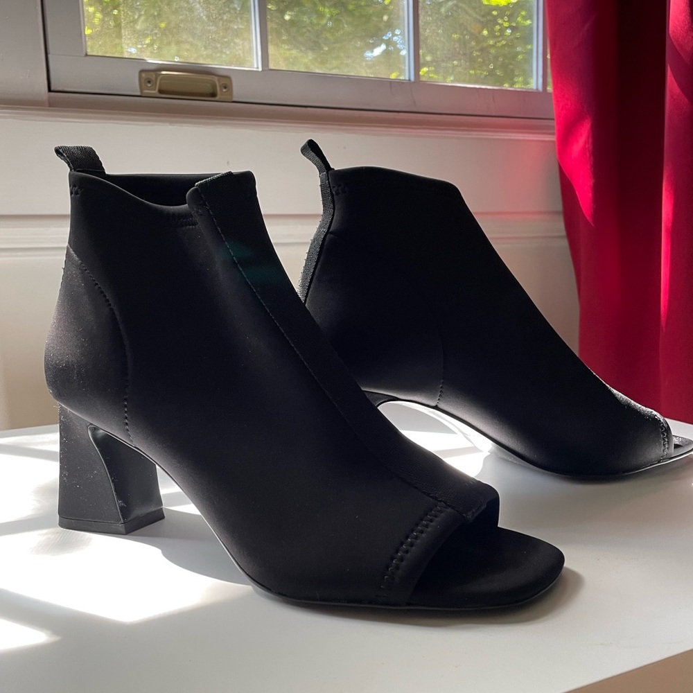 Donald Pliner VANI-NP Black Booties